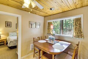 Dining Area | Dishes & Flatware Provided