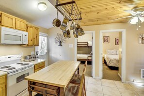 Kitchen | Island Seating | Cooking Basics