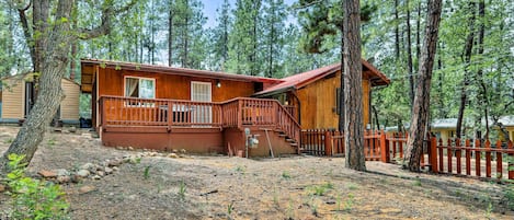 Lakeside Vacation Rental | 2BR | 1.5BA | 875 Sq Ft | Stairs Required