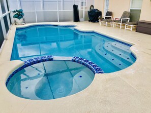 Play in the pool and relax in the spa 