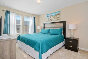 Master Bedroom Ensuite w King Size Bed