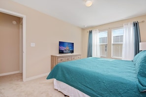 Master Bedroom w/ 4KHD Smart TV Ensuite