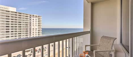 Daytona Beach Vacation Rental Condo | 1BR | 1BA | 682 Sq Ft | Resort Access