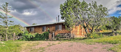 Springerville Vacation Rental | 3BR | 1BA | 1,400 Sq Ft | Stairs Required