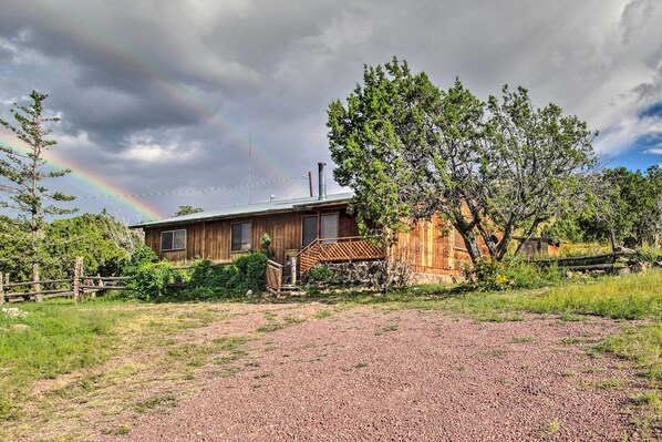Springerville Vacation Rental | 3BR | 1BA | 1,400 Sq Ft | Stairs Required