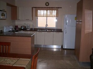 Kitchen has Granite Countertops, Gas Stove w/Oven, microwave, water cooler
