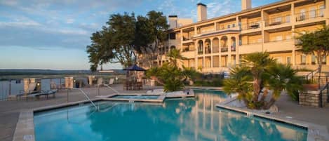 North side pool with hot tub