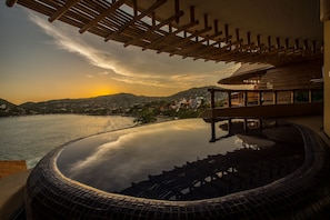 enjoy the sunsets while soaking in the plunge pool