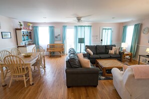 Walk out to large deck