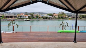 Lakeside Getaway by the beach, paddle to nearby beaches, playground, or cafe.