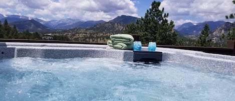 Hot tub on upper deck. Views all around! 