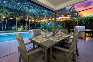 Dining al fresco? This beautiful setup is made for long meals and great company