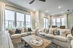 Living Room | Ceiling Fan | Modern Decor | Natural Sunlight