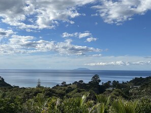 Cottage enjoys sea views including Great and Little Barrier Islands.