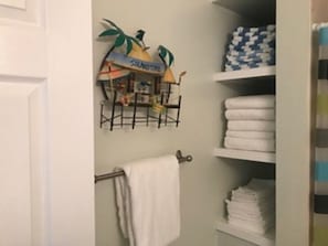 Fun bathroom with 2 shower heads. bath and beach towels included