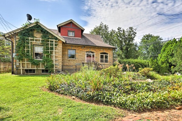 Louisville Vacation Rental | 4BR | 2BA | 2,502 Sq Ft | Stairs Required to Access