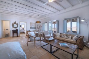 Living room and dinning area connecting to Main Bedroom ensuite