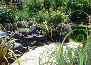 Tinkers Cottage Courtyard