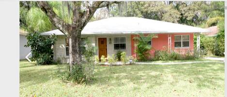 Home away from home. Beautiful and well landscaped in unique Seminole Heights 