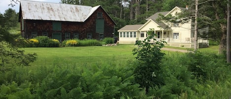 Lovely farmhouse with modern amenities in picture perfect setting close to Okemo