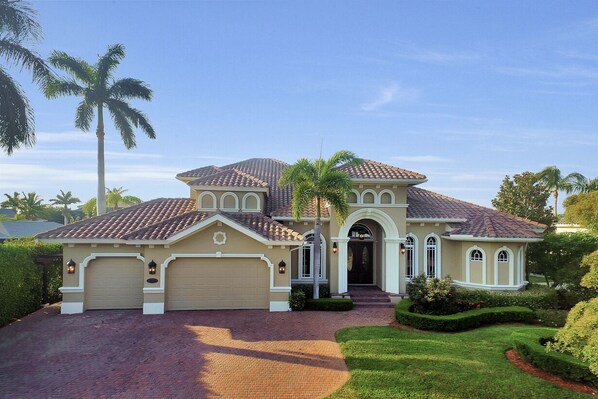 Street view of this gorgeous 2 story home on Winterberry Drive.