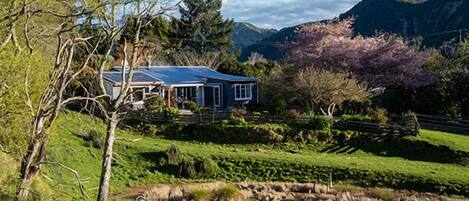 Mahaanui Cottage