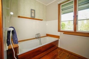 Mahaanui Cottage ensuite