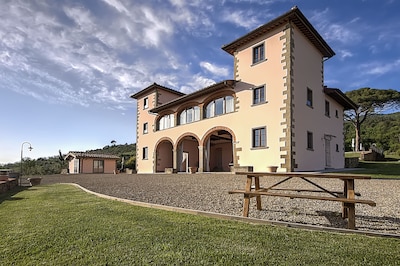 Superior 2 Bedrooms apartments in a farmhouse,with Pool,WiFi,A/C. Close Florence