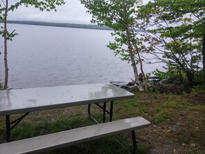 Picnic table