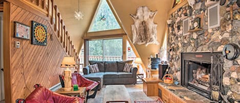 Pine Mountain Club Vacation Rental Cabin | 3BR | 3BA | 3,000 Sq Ft