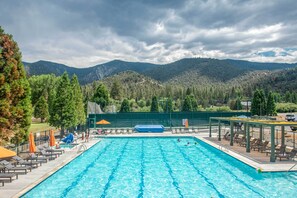Pine Mountain Club | Community Pool
