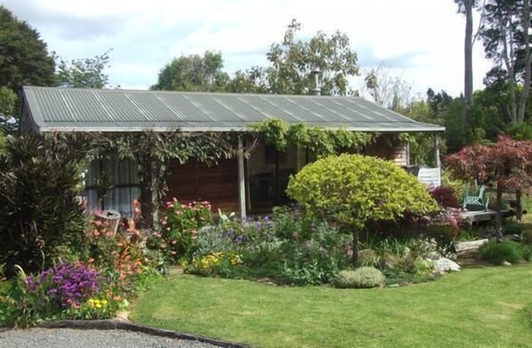 Orchard Cottage /cottage gardens