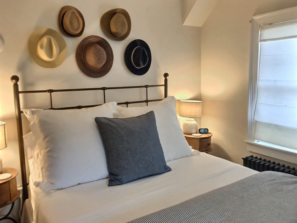 Cozy in the hills of Cape Litchfield