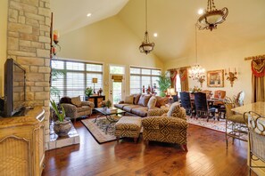 Interior | Open Floor Plan | Free WiFi