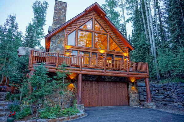 Exterior (1) - Mountain View Estates 2 - Vivid Vacation Rentals - Mountain View Telluride - Luxury 4 Bd, 4.5 Ba Home - Sleeps 8 - Steps from Sundance ski run - Private Hot Tub Mountain View Estates 2 - Vivid Vacation Rentals Telluride
