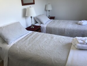 Room 1 Extra Long Single Bed set up