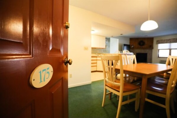 Entryway in Deer Park Vacation Condo Near Loon Mountain