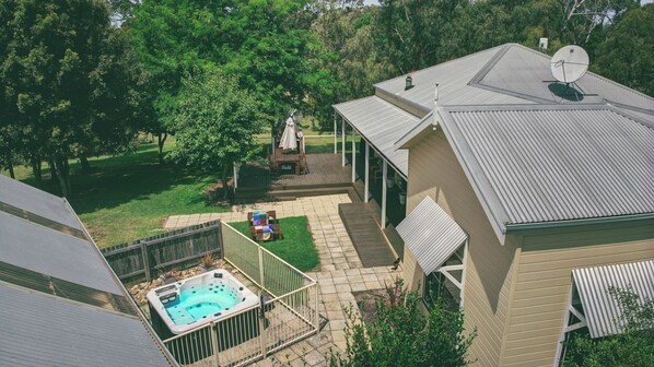 Welcome to Country House Retreat!