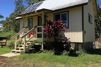 Romantic Cabin on a gated aquaponics farm centrally located for exploring.