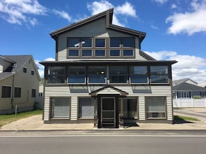 66 Atlantic Ave: 3 windows to the right of photo-in 6 window cluster-for Unit #4