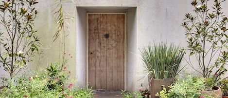 Welcome to the Farmhouse at Butterfly Red Hill.