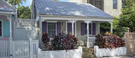 Picturesque Conch Cottage