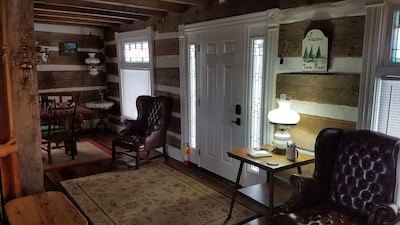 Three Pines Historic Log Cabin (About 20 Minutes From Ark Encounter)
