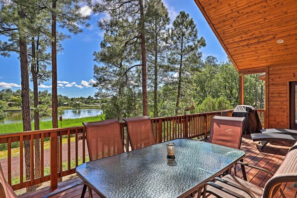 Lakeside Vacation Rental Cabin | 4BR | 4BA | 3,670 Sq Ft