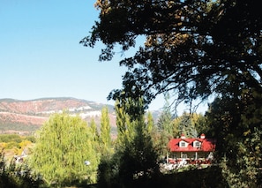 Recently built barn with modern home inside in the river valley 5 min to bakery 