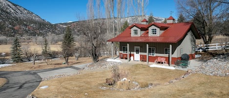 Custom built home overlooking the Animas River, incredible views, close to town 