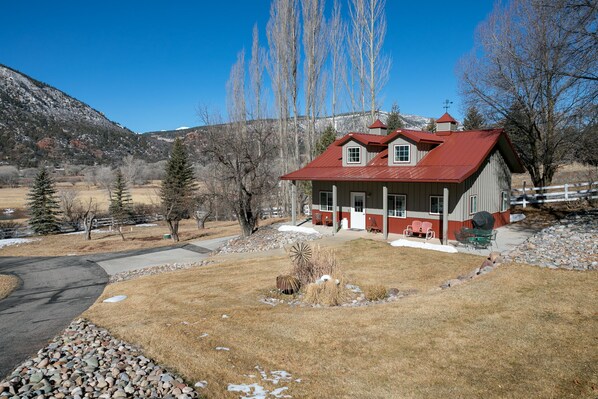 Custom built home overlooking the Animas River, incredible views, close to town 