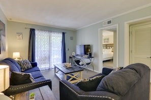 Living Room | Free WiFi | Sleeper Sofa