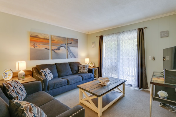 Hilton Head Island Vacation Rental | 2BR | 2BA | 888 Sq Ft | Stairs Required