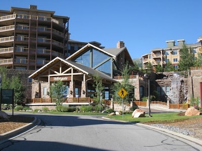 Westgate 1BR Ski in/out at Core of Canyons Village. Great View, Pools & Hot Tubs